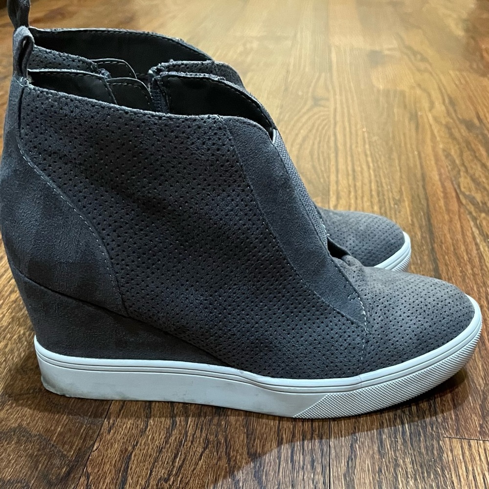 MIA Booties Sneakers Wedge Shoes - Women | Color: Grey | Size: 8